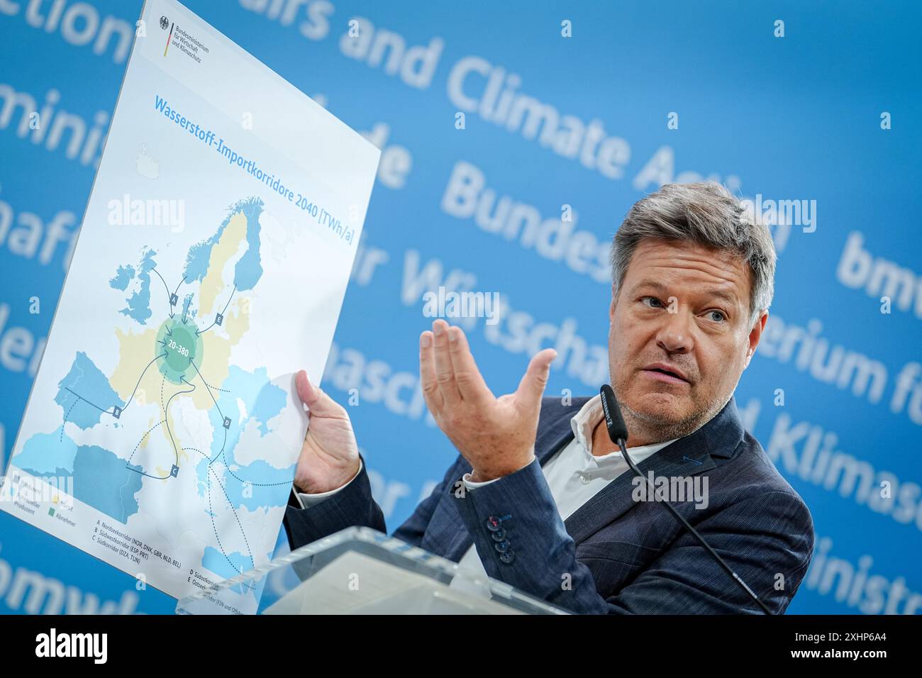 15 juillet 2024, Berlín : le ministre allemand de l'économie Robert Habeck présente les projets de projets d'énergie hydrogène lors d'une conférence de presse. Photo : Kay Nietfeld/dpa Banque D'Images