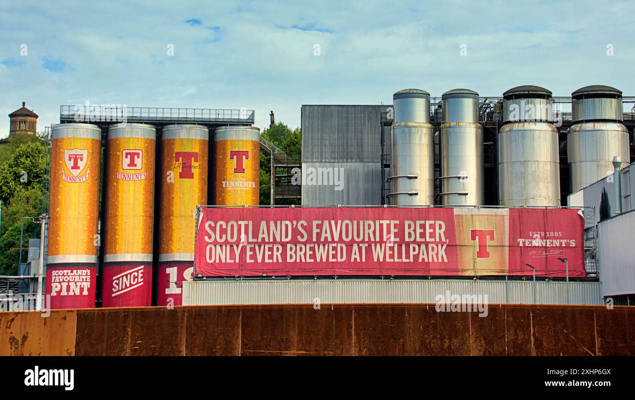 Glasgow, Écosse, Royaume-Uni. 15 juillet 2024 : Scots lager England troll en tant que tennents lager a continué leur série de planches de football avec peu de sympathie pour l'angleterre. La société est célèbre pour ses graphismes et sa brasserie Drygate Wellpark de la ville est couverte d'art emblématique dans l'est de la ville et est une Mecque touristique. Crédit Gerard Ferry /Alamy Live News Banque D'Images