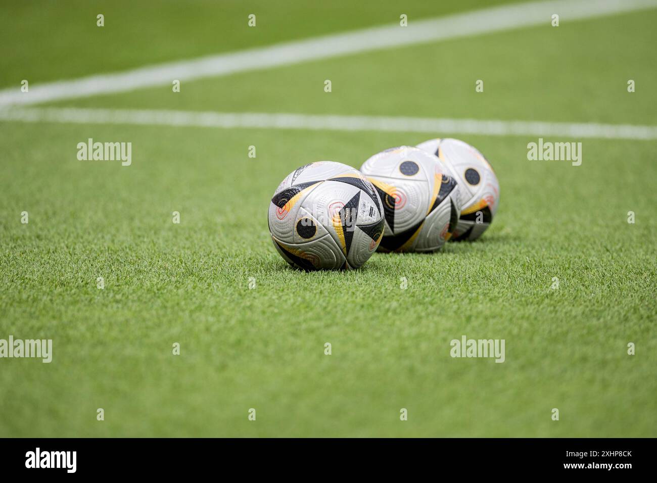 Berlin, Allemagne. 14 juillet 2024. Match ballons d'Adidas vus pendant l'échauffement avant la finale de l'UEFA Euro 2024 entre l'Espagne et l'Angleterre à l'Olympiastadion de Berlin. Crédit : Gonzales photo/Alamy Live News Banque D'Images