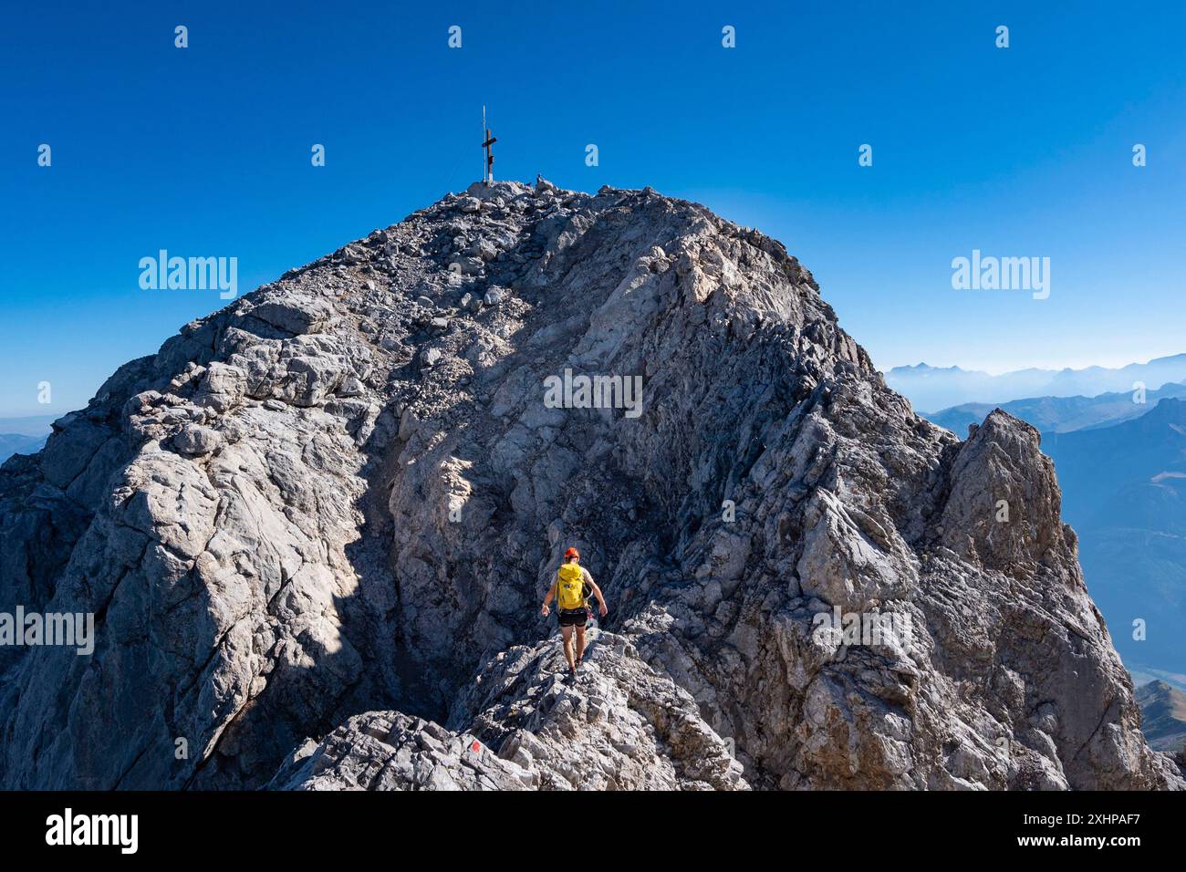 France, haute Savoie, massif des Aravis, Grand Bornand, randonnée jusqu'à la Pointe Percee (2750m), plus haut sommet du massif Banque D'Images