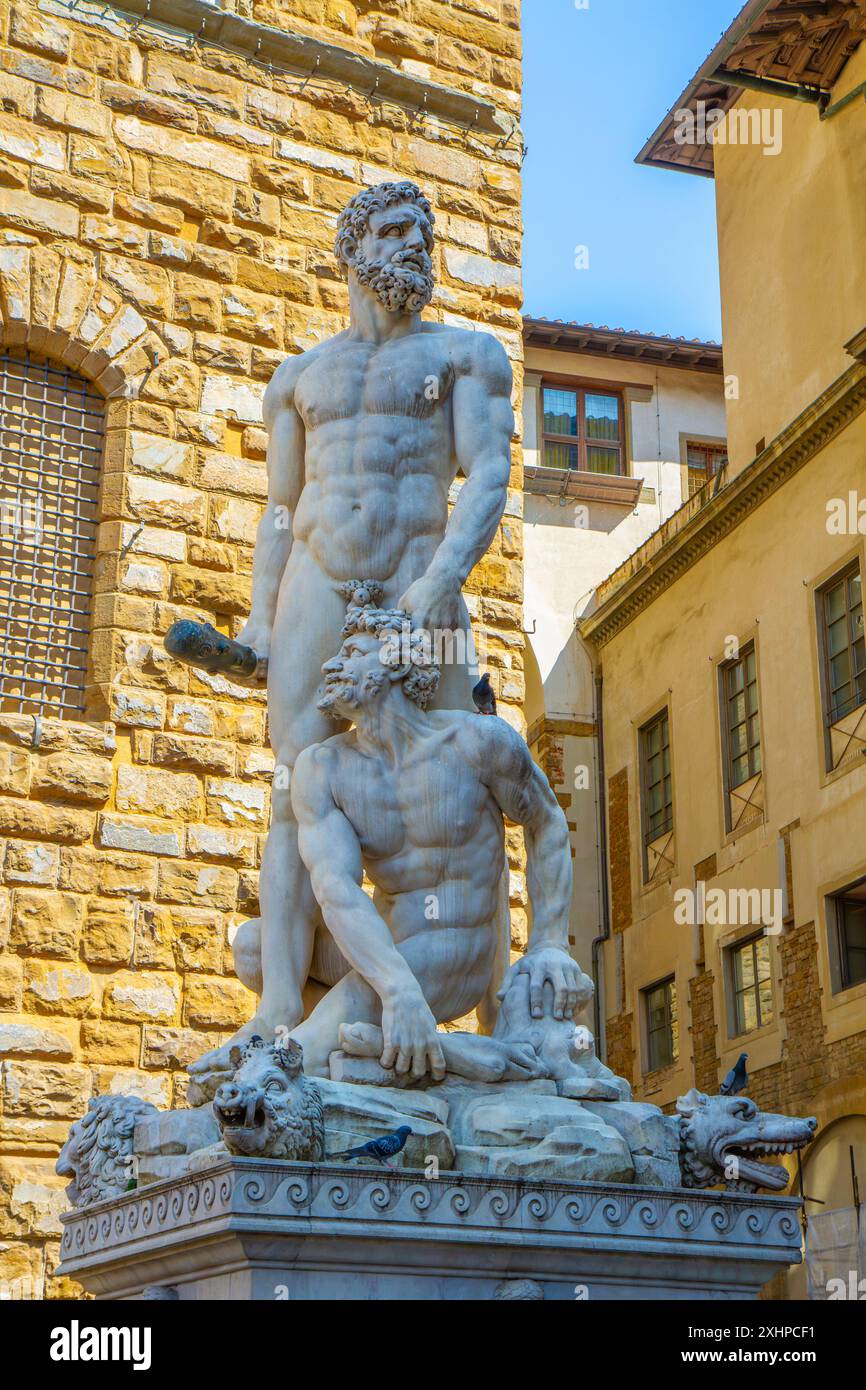 Statue d'Hercule et de Cacus par Baccio Bandinelli, Piazza della Signoria, Florence, Toscane, Italie. Banque D'Images