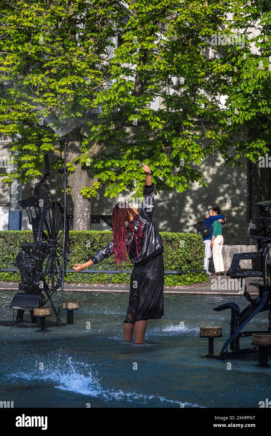Suisse, Bâle, Theaterplatz, Fontaine du Carnaval de Tinguely (Fasnachtsbrunnen) Banque D'Images