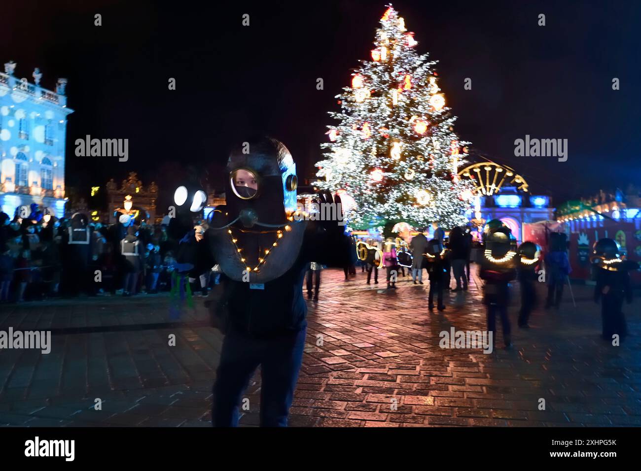 France, Meurthe-et-Moselle, Nancy, place Stanislas, le défilé de Saint-Nicolas, les enfants du MJC à la fin profonde avec 20 000 ligues sous les mers f Banque D'Images