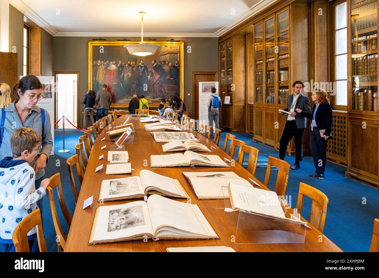 France, Paris, le Collège de France, la salle de réunion des professeurs, livres anciens liés à l'histoire du Collège, journée du patrimoine Banque D'Images