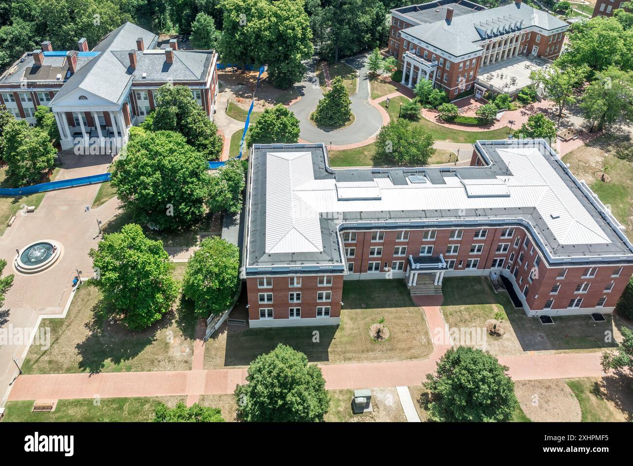 Vue aérienne des bâtiments de l'Université Mary Washington à Fredericksburg, Virginie : Dodd Auditorium, Jefferson Hall, Bushnell Hall, Framar House Banque D'Images