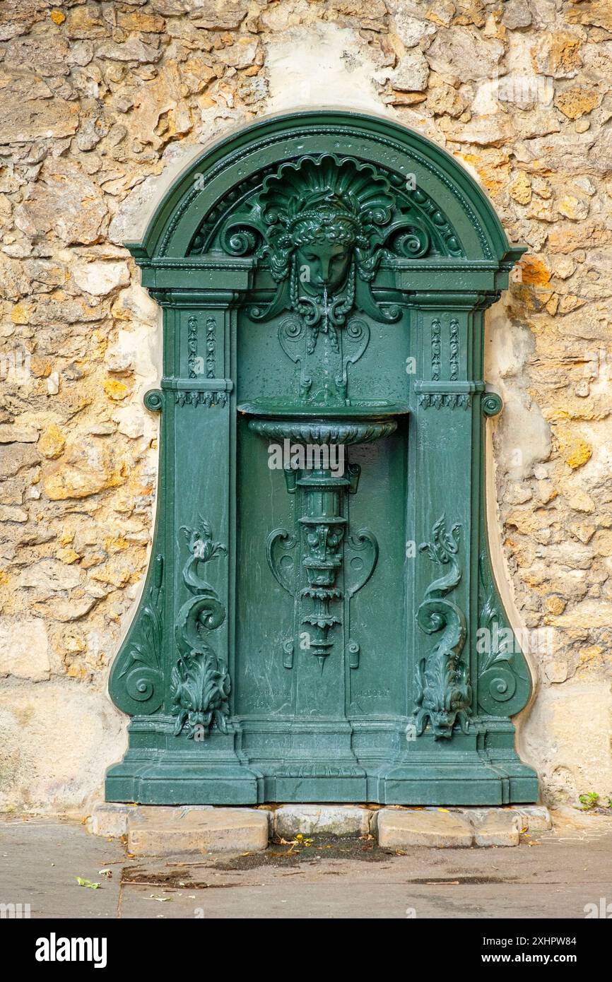 France, Paris, fontaine murale Wallace, rue Geoffroy Saint Hilaire Banque D'Images