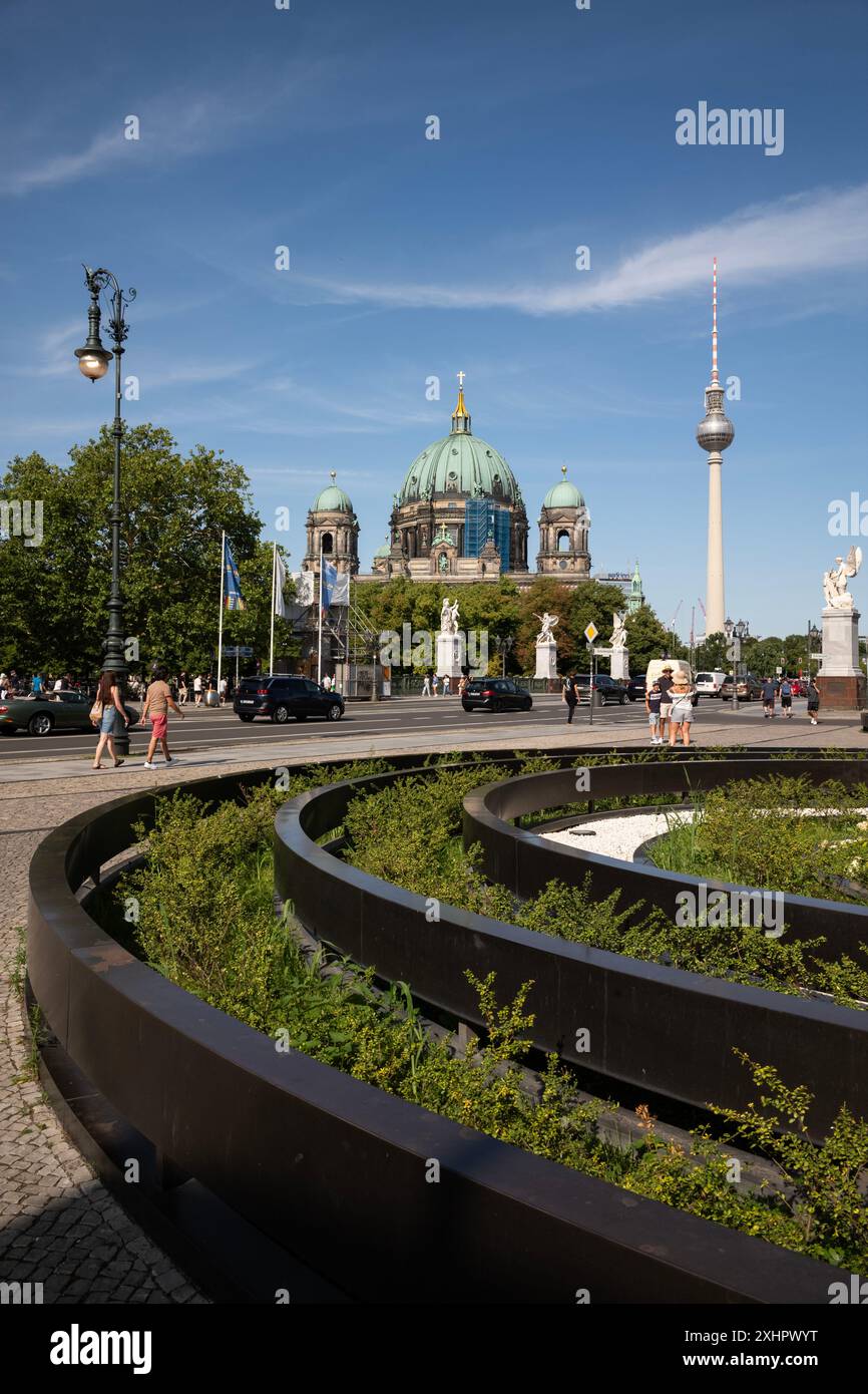 Cathédrale de Berlin, avec la Tour de télévision de Berlin, au loin, Allemagne, Europe Banque D'Images