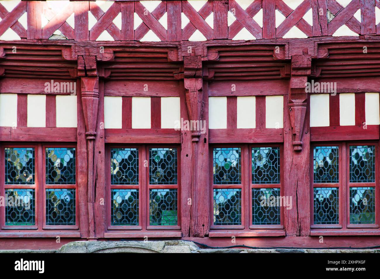 France, Côtes-d'Armor, Lamballe, gros plan sur la façade d'une maison à colombages Banque D'Images