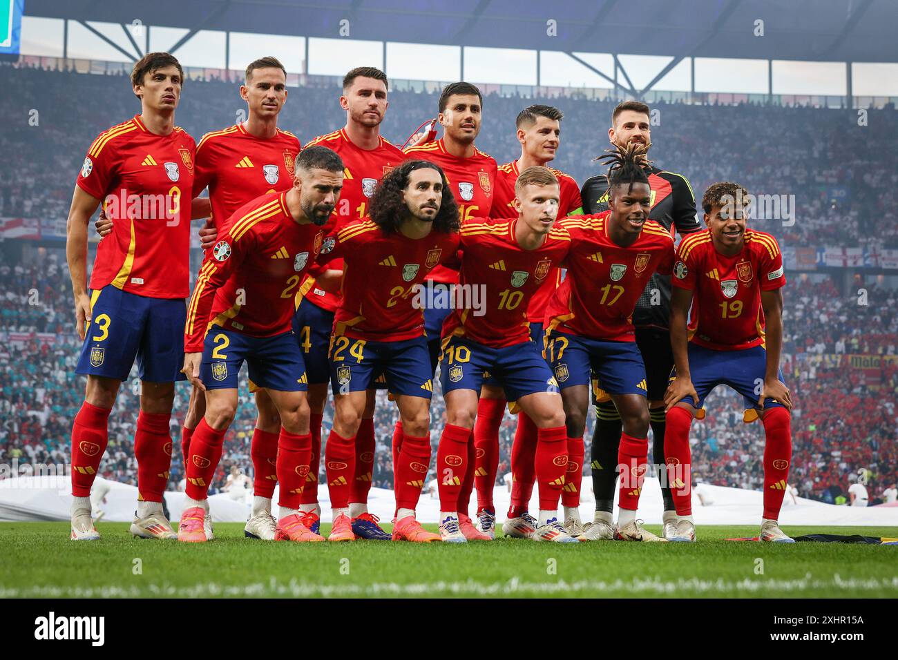 BERLIN, ALLEMAGNE - 14 JUILLET : Robin le Normand d'Espagne, Dani Carvajal d'Espagne, Fabian Ruiz d'Espagne, Marc Cucurella d'Espagne, Aymeric Laporte d'Espagne, Dani Olmo d'Espagne, Rodri d'Espagne, Nico Williams d'Espagne, Alvaro Morata d'Espagne, Unai Simon, d'Espagne, et Lamine Yamal, d'Espagne, posent pour une photo par équipe avant la finale de l'UEFA EURO 2024 entre l'Espagne et l'Angleterre à l'Olympiastadion le 14 juillet 2024 à Berlin, en Allemagne. © diebilderwelt / Alamy Live News Banque D'Images