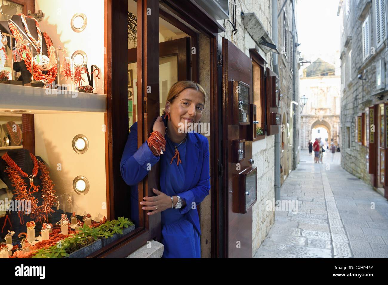 Croatie, Dalmatie, Korcula Island, Korcula Town, corallium rubrum rouge Shop, Irena Kastela créatrice de bijoux de troisième génération Banque D'Images