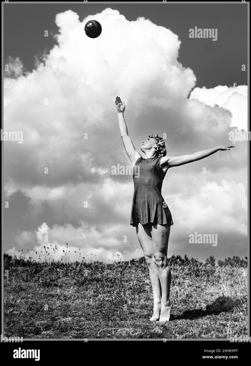 Nazi Sports Lifestyle Olympics propagande 1936 image promouvant l'idéologie nazie femme aryenne blonde en forme et athlétique par Leni Riefenstahl (réalisateur et photographe de propagande de l'Allemagne nazie) 1902–2003) Berlin Allemagne nazie Banque D'Images