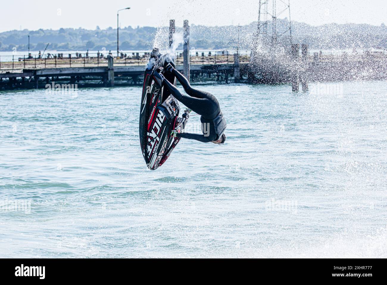 Jetski en acrobatique passionnant freestyle flip / retournement, sports extrêmes, série de plans de rotation Banque D'Images