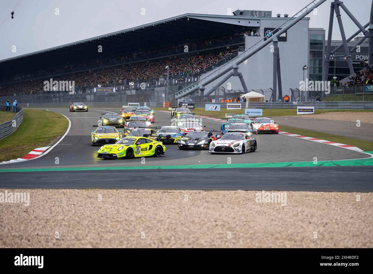 Motorsport, 52nd ADAC RAVENOL 24h Nuerburgring race track 2024, Nuerburg, Nuerburgring. La grille de départ avec la #911 Grello et les pilotes Kevin Banque D'Images