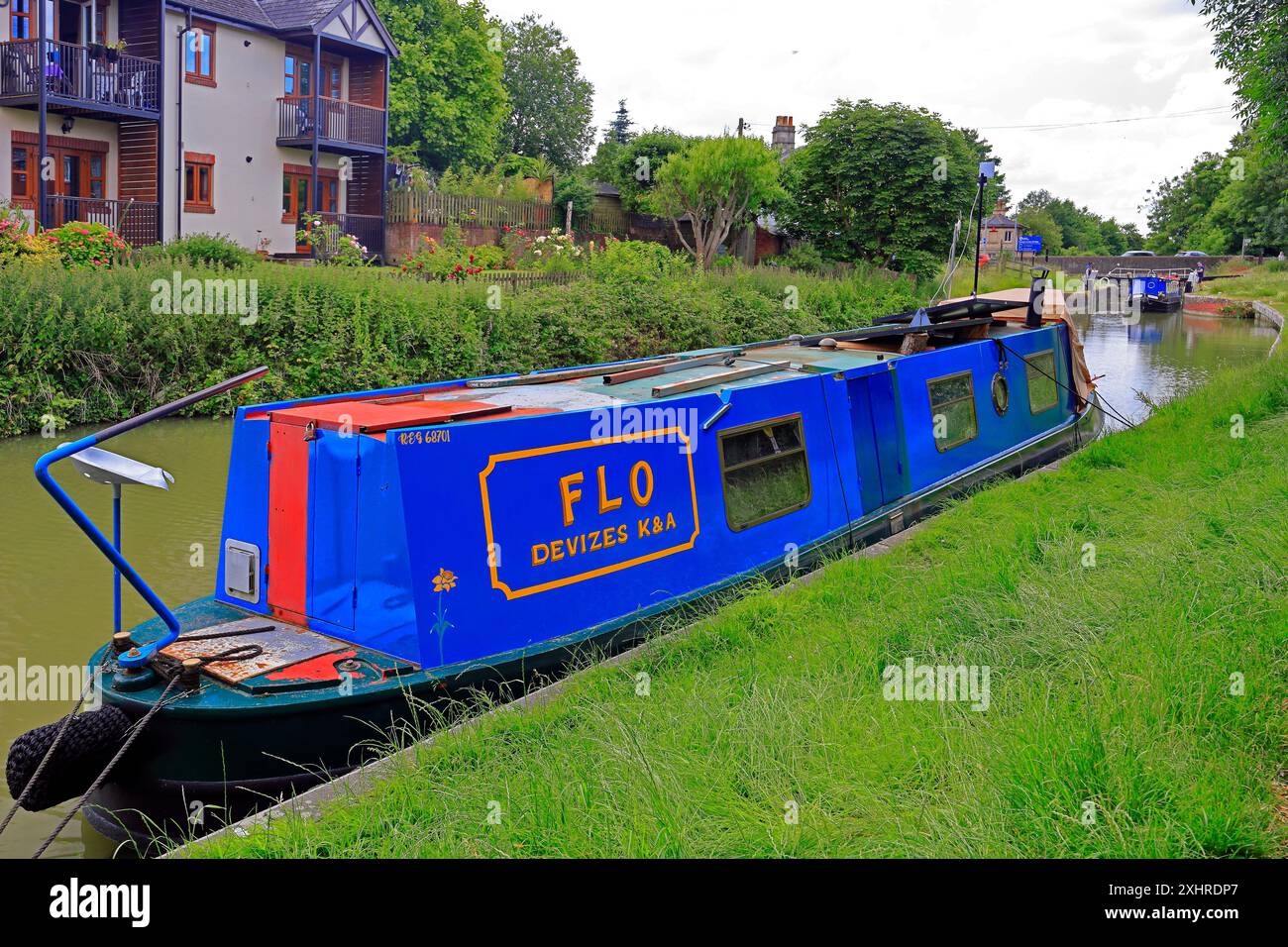 Bateau étroit sur le canal Kennett & Avon à Devizes. Prise en juillet 2024. Été. Banque D'Images