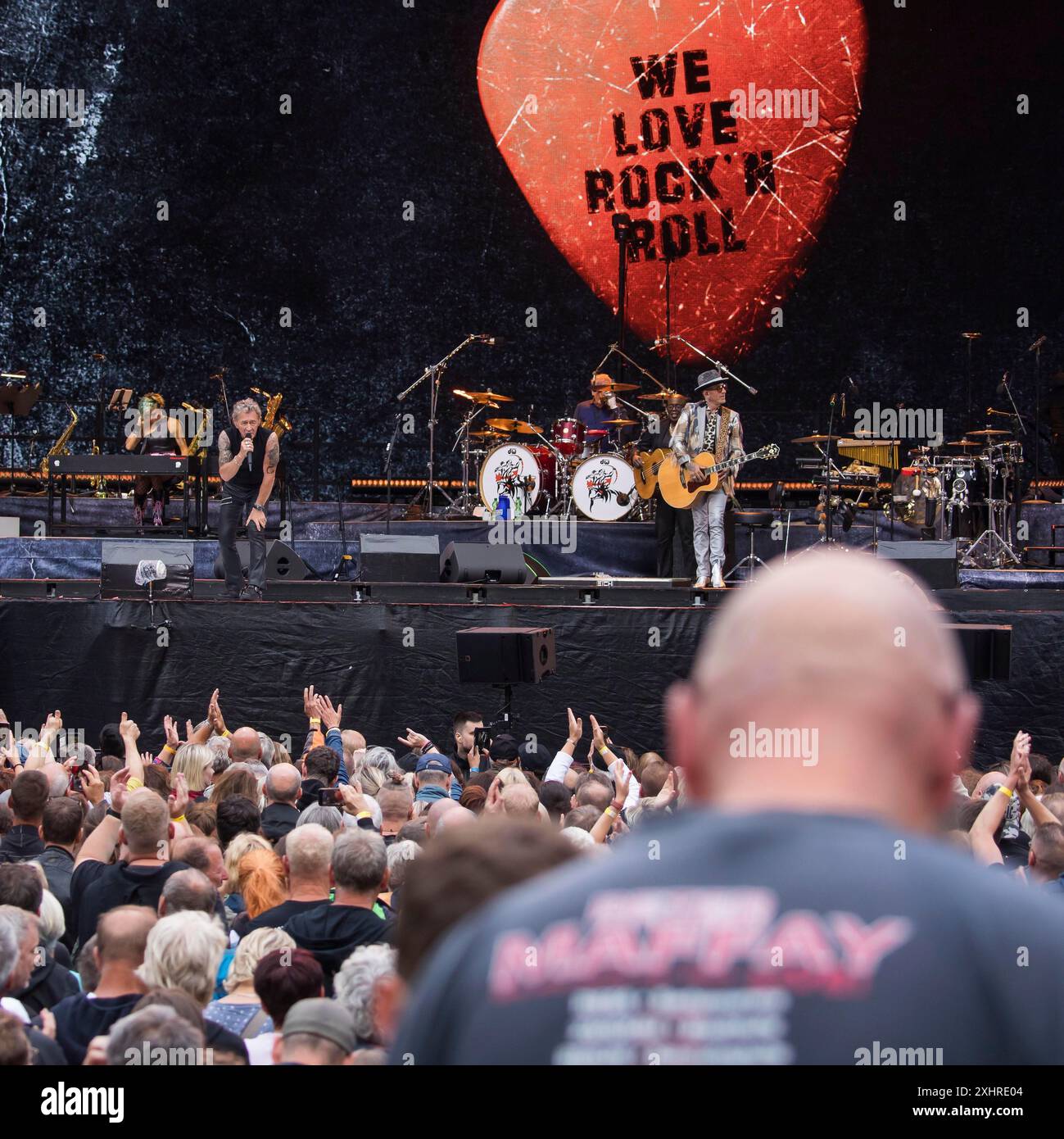 Peter Maffay devant logo Live on We Love Rock 'n' Roll, Farewell Tour 2024 au Waldbuehne à Berlin le 04/07/2024 Banque D'Images