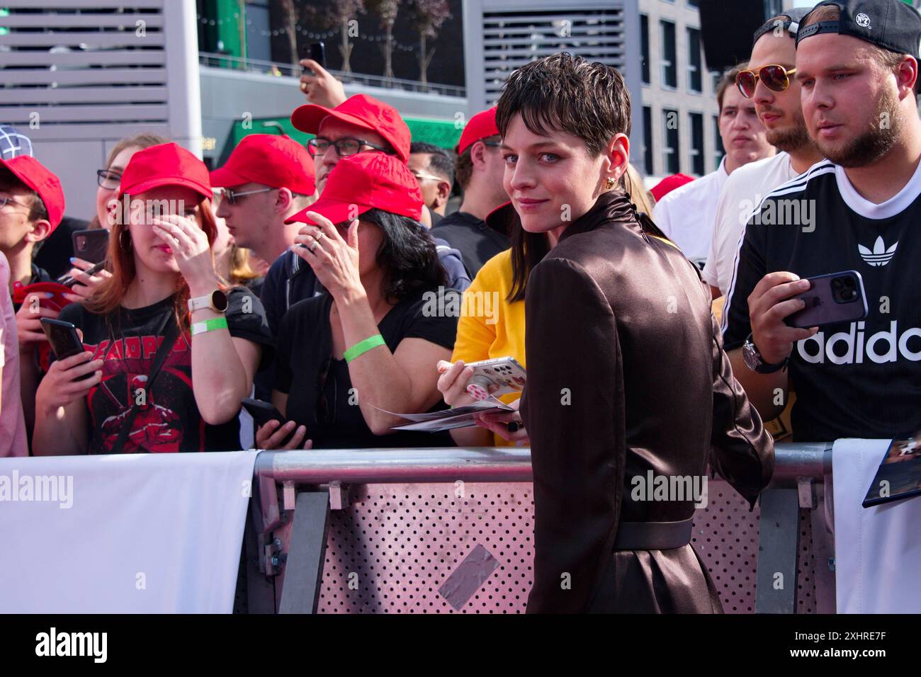 Emma Corrin, DEADPOOL & WOLVERINE (sortie cinéma : 24.07.2024), tapis rouge-jaune à l'événement des fans sur Uber Platz à Berlin, 07.07.2024 Banque D'Images