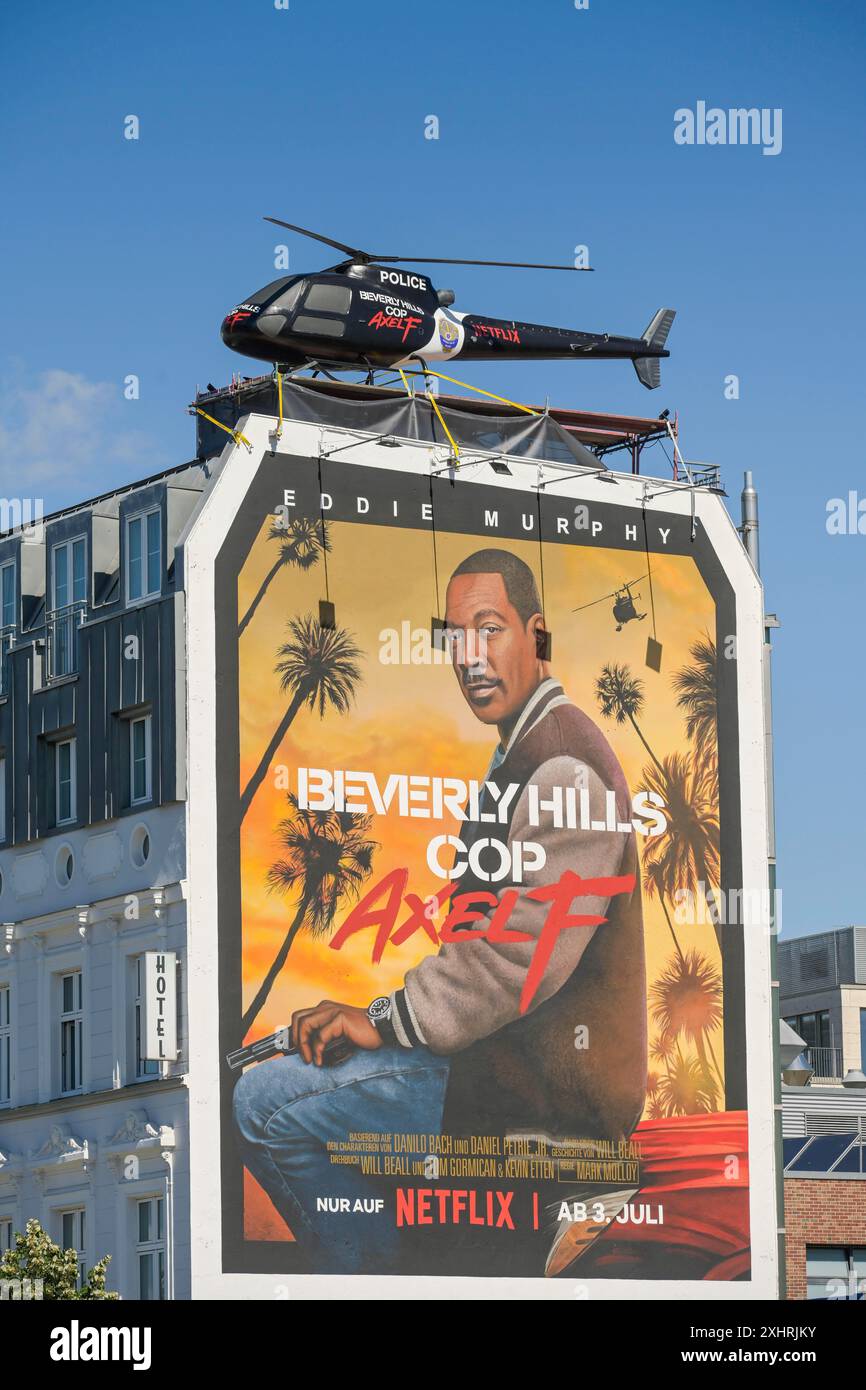 Grande affiche, publicité Netflix, Beverly Hills COP, Axel F. Eddie Murphy, hélicoptère, toit, East Side Hotel, Muehlenstrasse, Friedrichshain, Berlin Banque D'Images