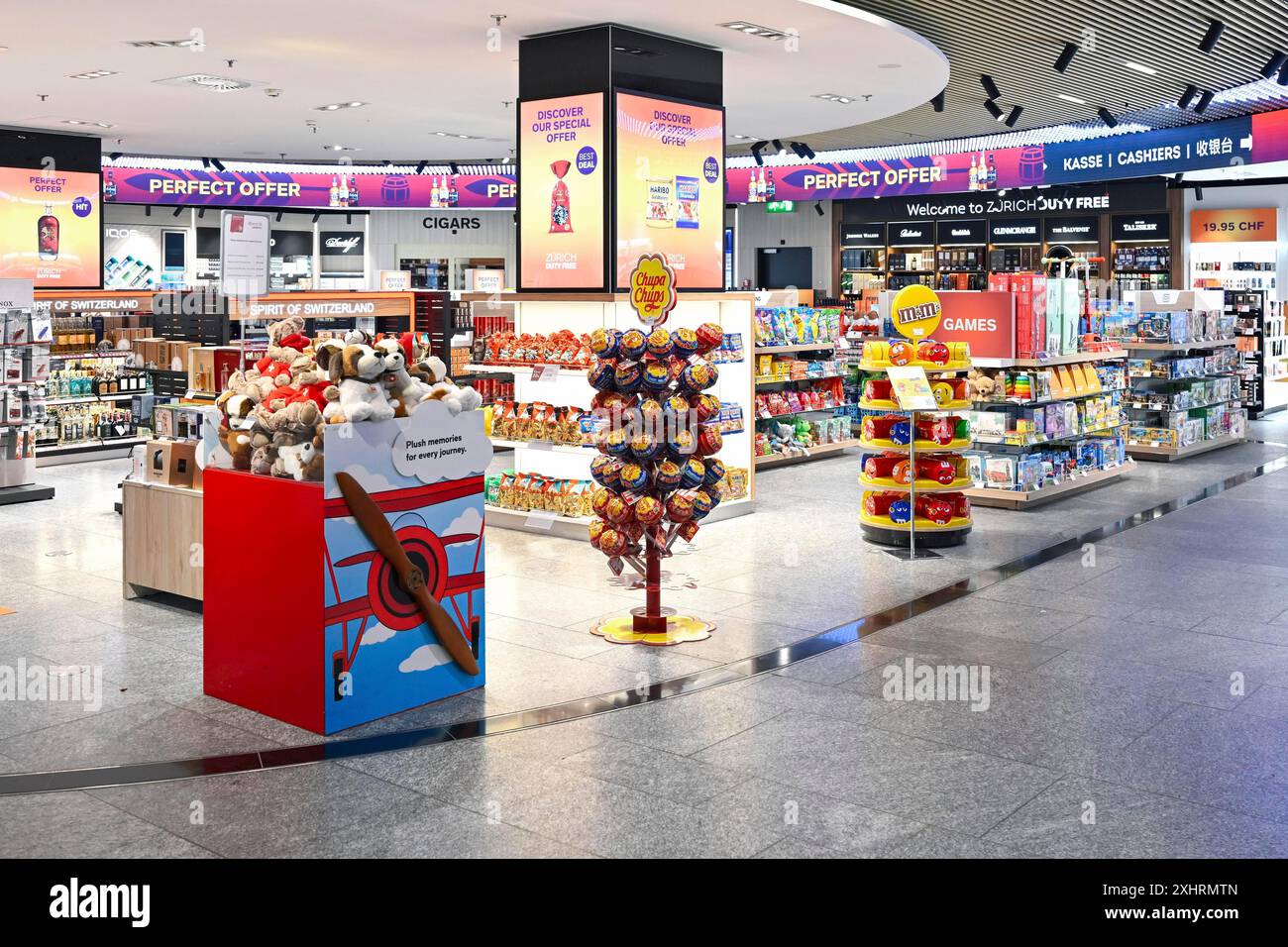 Jouets en peluche et Chupa Chups hors taxes d'aéroport Banque D'Images