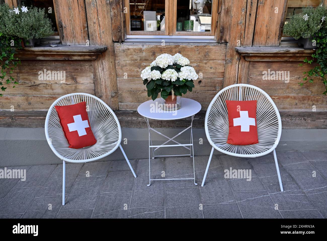 Chaises d'été coussins suisses Banque D'Images