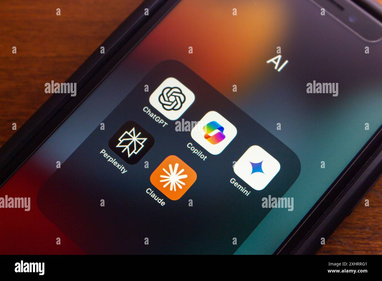 ChatGPT, Microsoft CoPilot, Google Gemini, Perplexity et Claude icônes vus sur un iPhone. Intelligence artificielle, concept Chatbot ai générative Banque D'Images