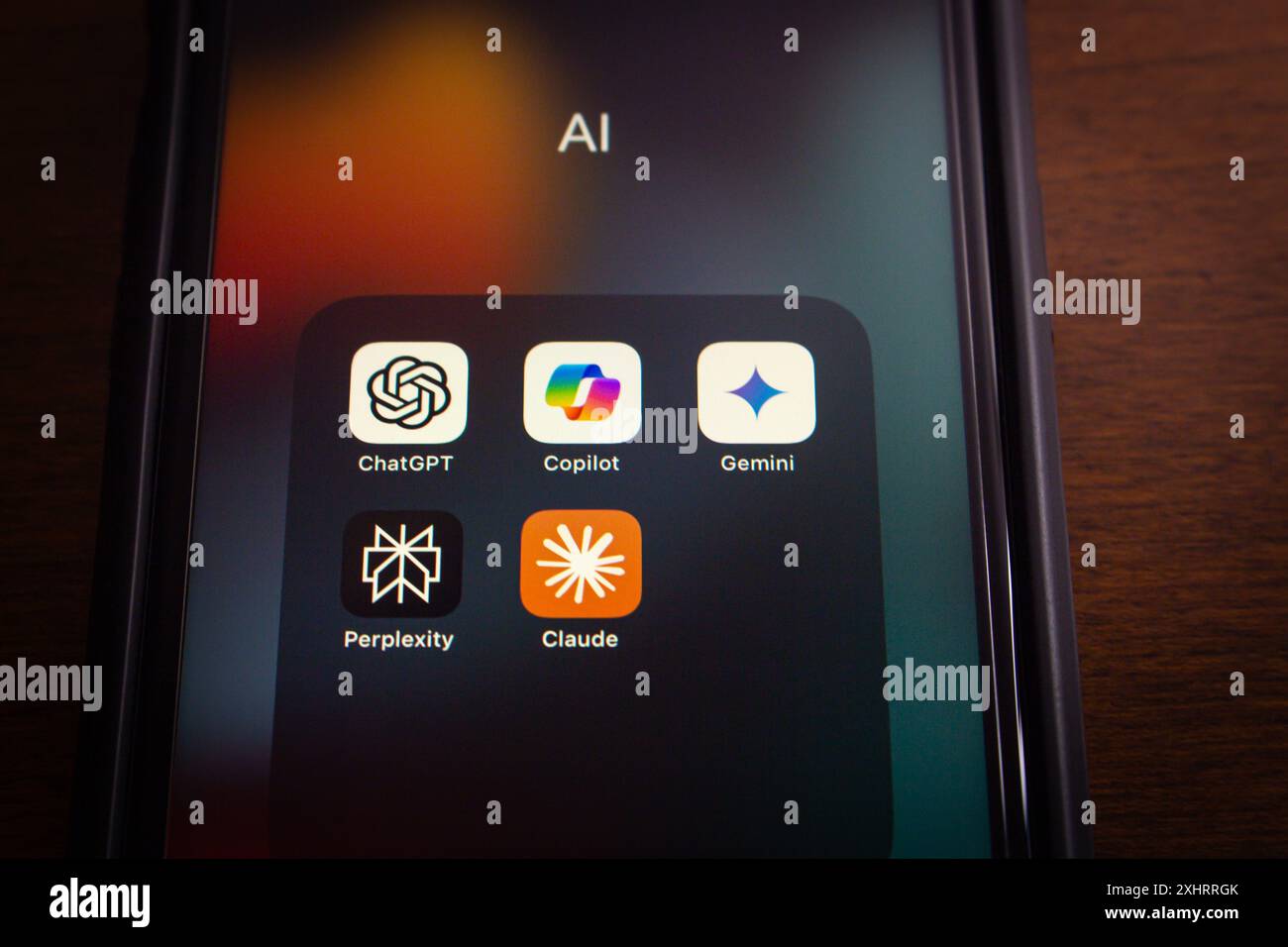 ChatGPT, Microsoft CoPilot, Google Gemini, Perplexity et Claude icônes vus sur un iPhone. Intelligence artificielle, concept Chatbot ai générative Banque D'Images