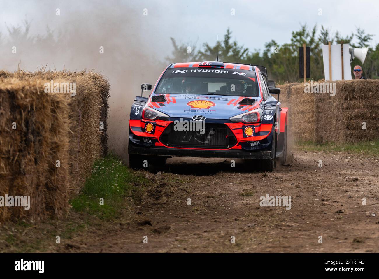 Voiture de rallye Hyundai i20 Coupe WRC 2020 sur la scène de rallye au Goodwood Festival of Speed 2024 Motorsport Event à West Sussex, Royaume-Uni. Banque D'Images