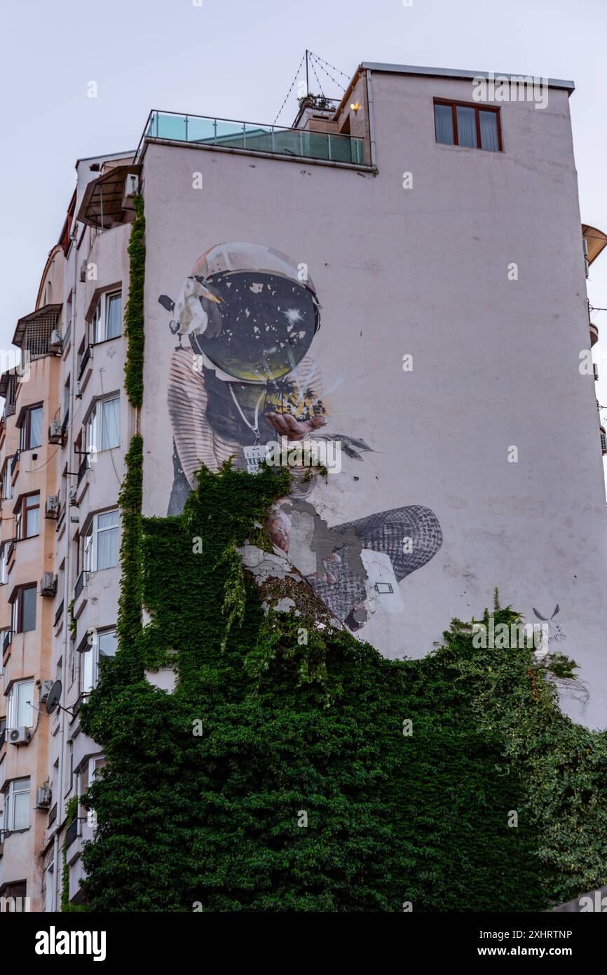 Tbilissi, Géorgie - 23 JUIN 2024 : art de rue et architecture traditionnelle à Tbilissi, la capitale de la Géorgie. Banque D'Images