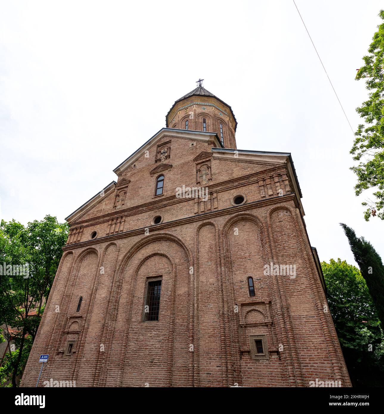 Tbilissi, Géorgie - 17 JUIN 2024 : Norashen est une ancienne église apostolique arménienne dans la vieille ville de Tbilissi, Géorgie. Banque D'Images