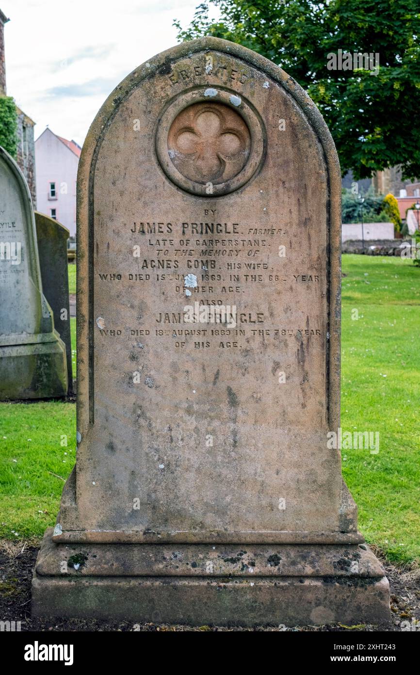 Pierre tombale de James Pringle et Agnes Comb, North Berwick, East Lothian, Royaume-Uni. Banque D'Images