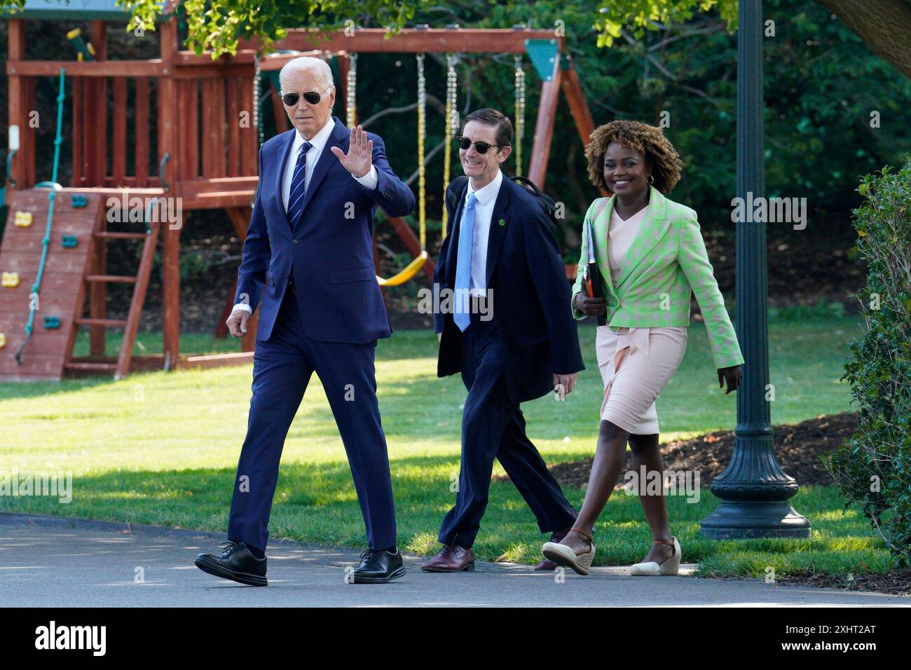 Washington, États-Unis. 15 juillet 2024. Le président AMÉRICAIN Joe Biden marche pour monter à bord de l'hélicoptère Marine One sur la pelouse sud de la Maison Blanche à Washington alors qu'il part pour Las Vegas le 15 juillet 2024. Photo de Yuri Gripas/Pool/Sipa USA crédit : Sipa USA/Alamy Live News Banque D'Images