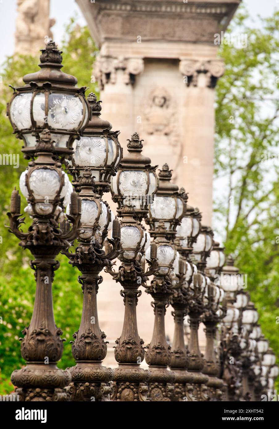 Lampadaires, Pont Alexandre III, Paris, France Banque D'Images