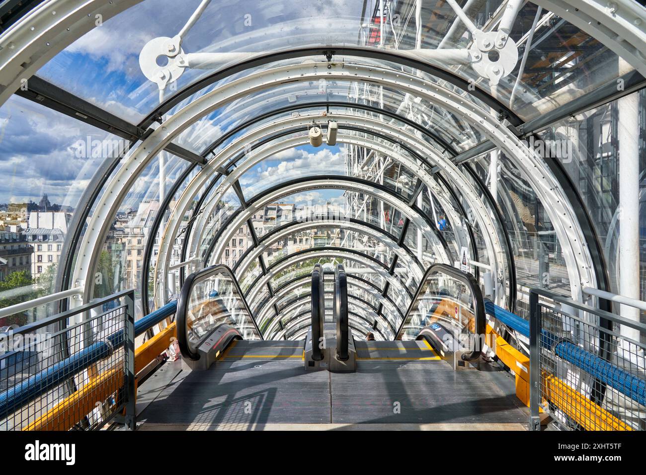 Ascenseurs, Centre George Pompidou, Musée National d’Art moderne, Paris, France, Europe Banque D'Images