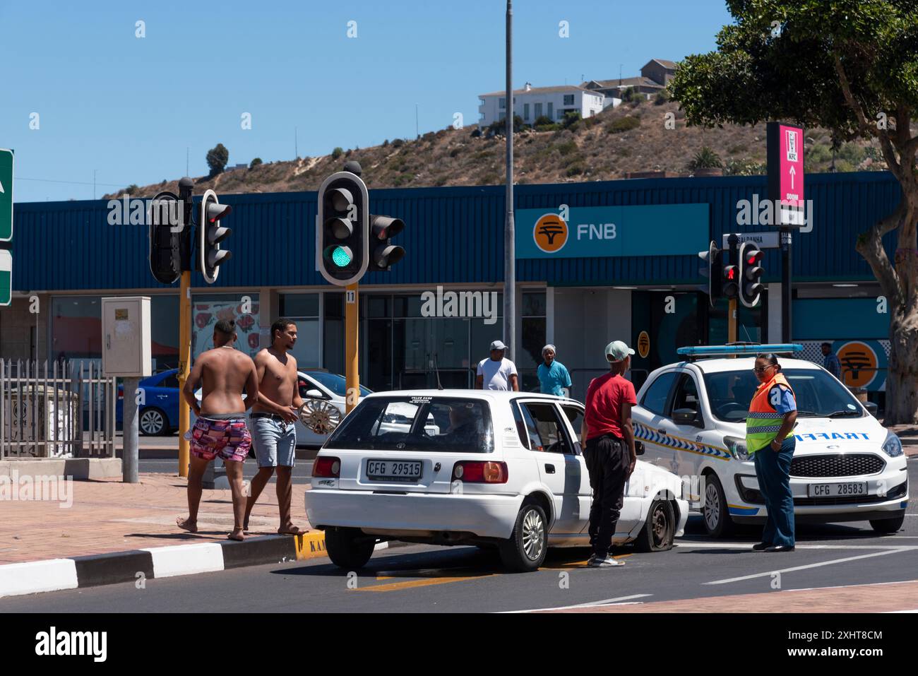 Saldanha, cap occidental, Afrique du Sud. 18.02.2024. Présence de la police à l'incident aux feux traaffiques. Banque D'Images