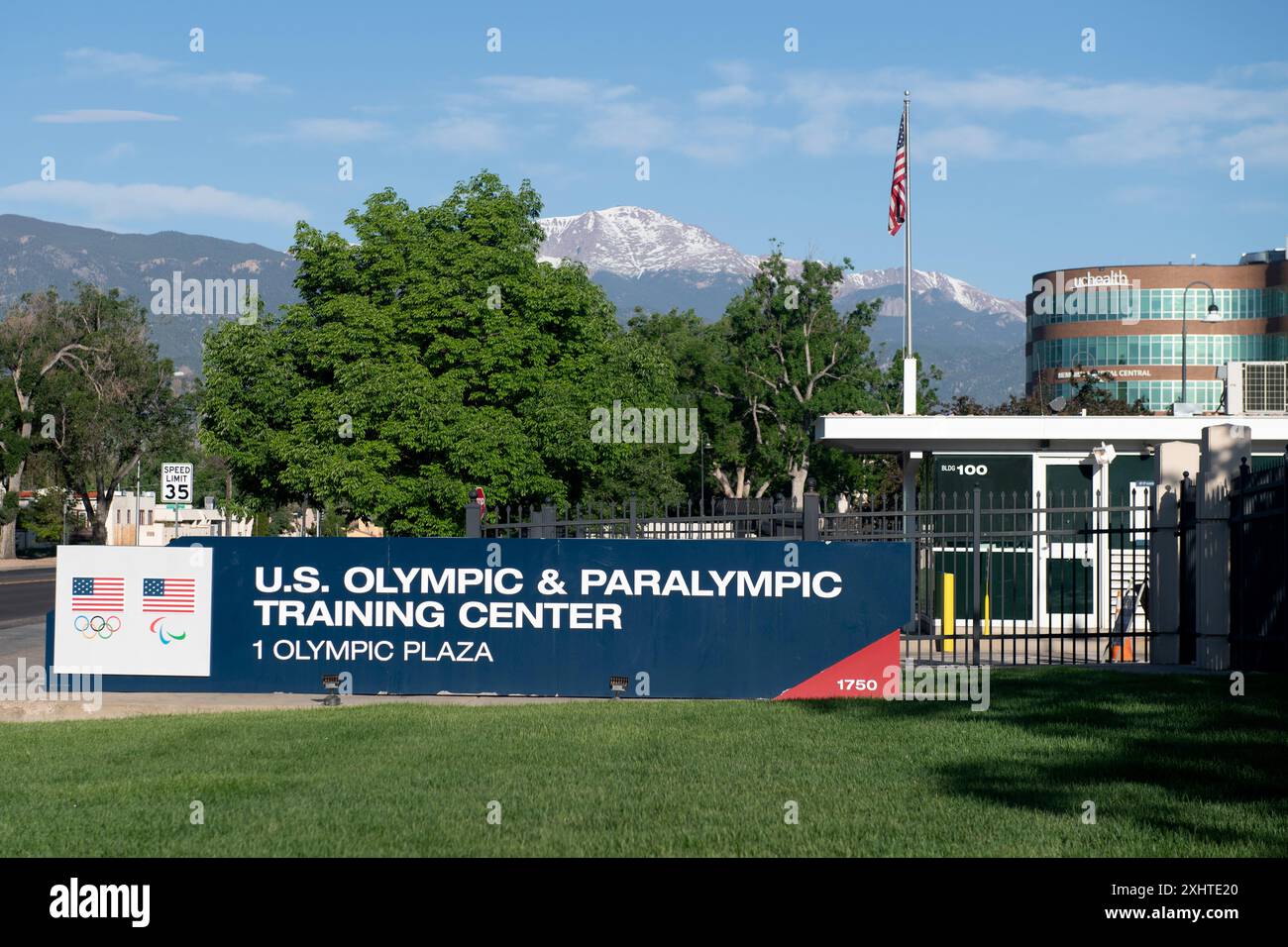 Centre d'entraînement olympique et paralympique AMÉRICAIN à Colorado Springs, Colorado. De l'entrée de Boulder Street. Banque D'Images