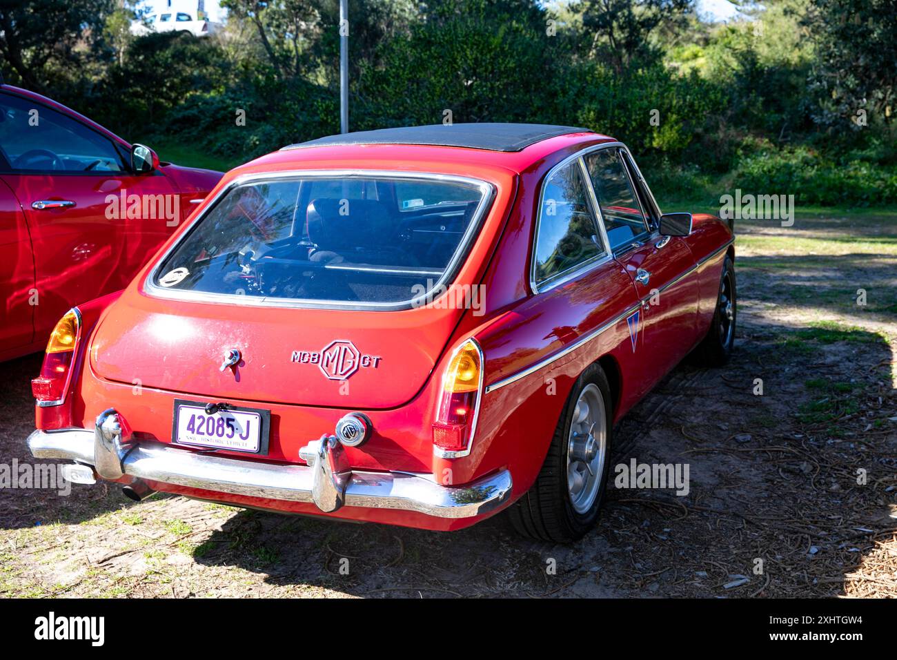 Red MG MGB GT voiture de sport, modèle 1967, garée à Palm Beach Sydney, NSW, Australie Banque D'Images