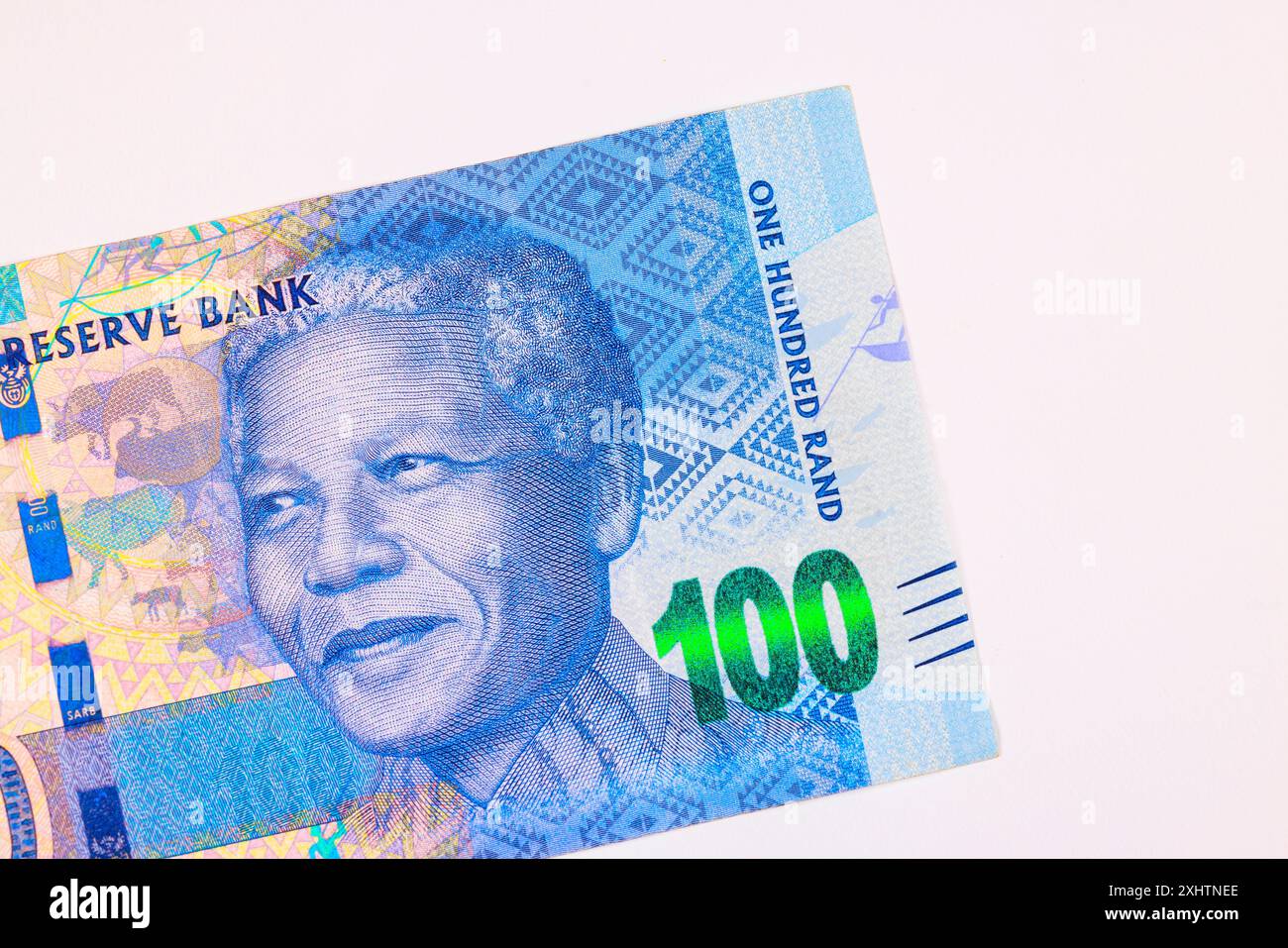 Portrait Nelson Rolihlahla Mandela est originaire d'Afrique du Sud 100 rand est la monnaie du pays la Banque nationale d'Afrique du Sud émet des billets de banque vue de face Banque D'Images