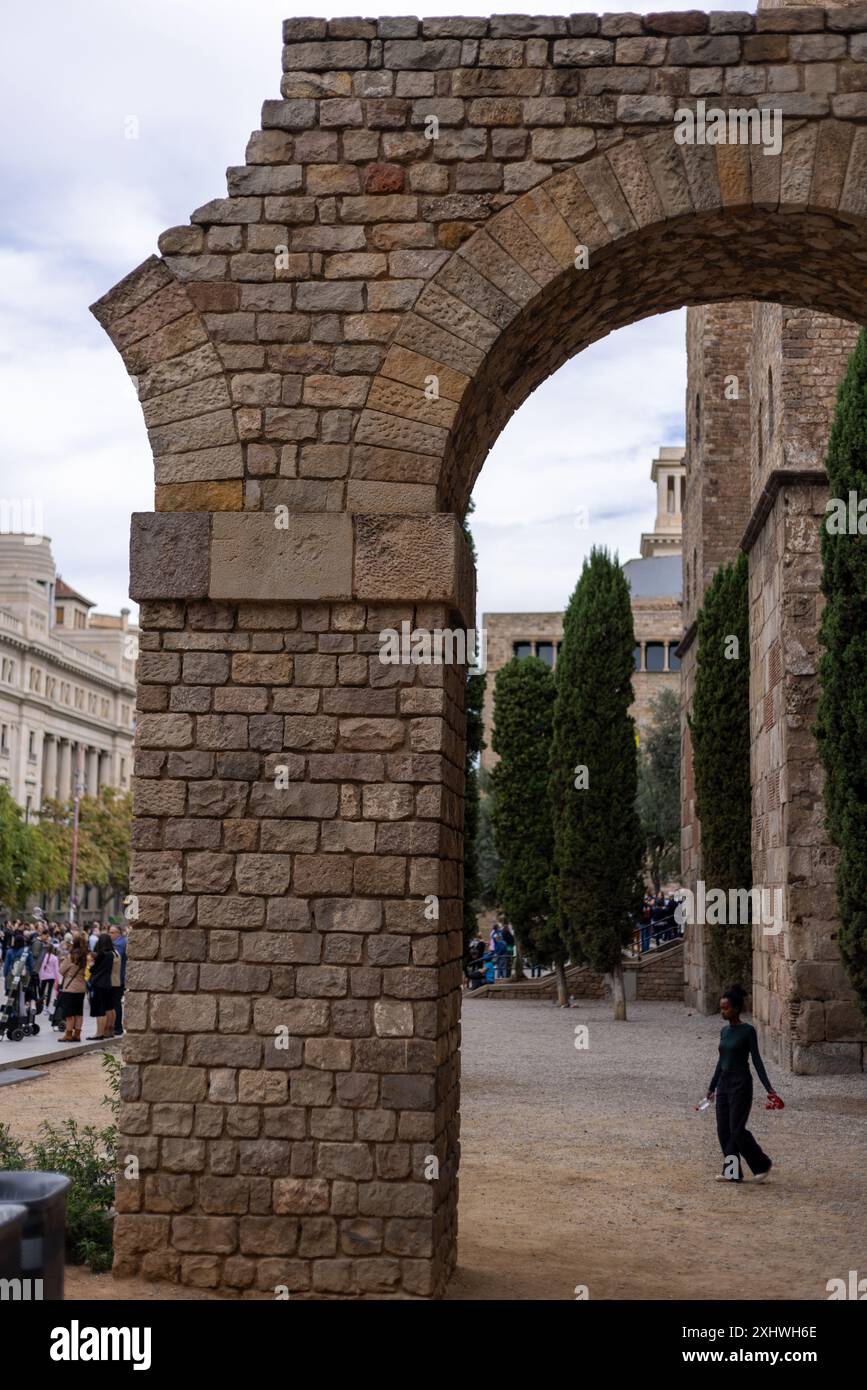 Barcelone, Espagne, le 31 octobre 2023 - les rues étroites du quartier gothique, près de la cathédrale de Barcelone, sont imprégnées d'histoire et de caractère. Banque D'Images
