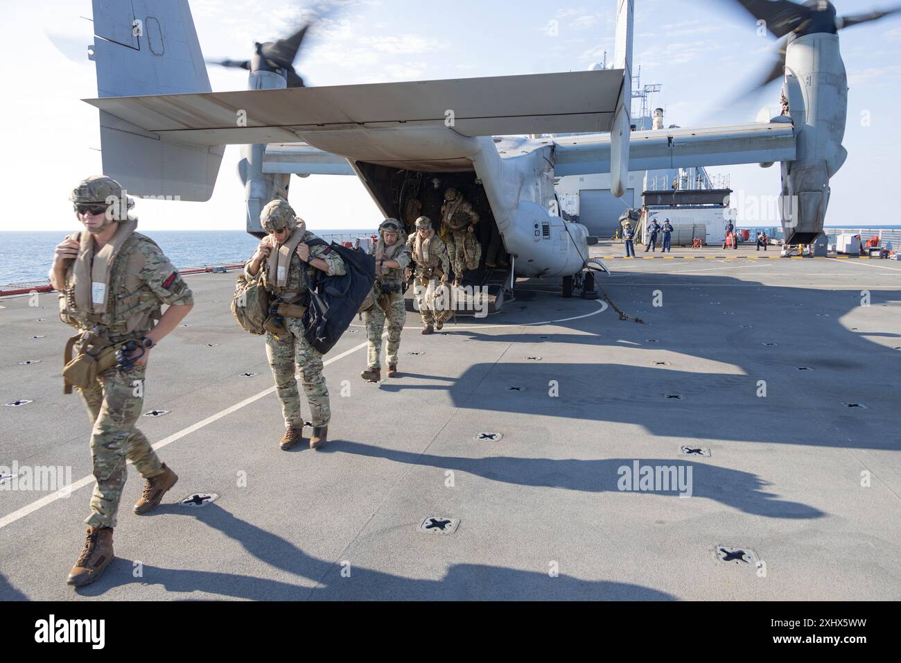 Les Commandos des Royal Marines britanniques débarquent d'un MV-22B Osprey affecté au Marine Medium Tiltrotor Squadron 268 (renforcé), Marine Rotational Force Banque D'Images