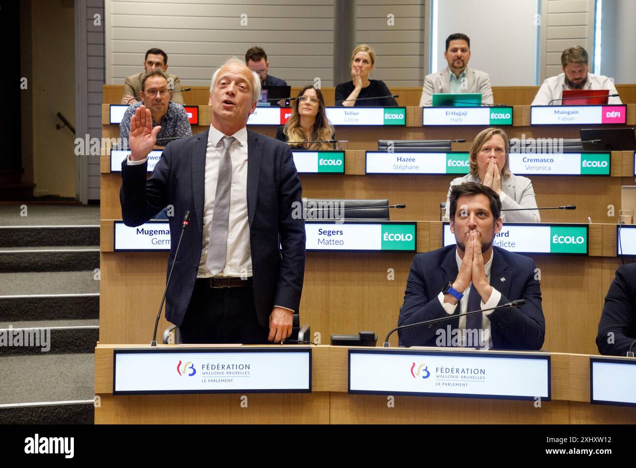 Bruxelles, Belgique. 16 juillet 2024. Fédération Wallonie - Bruxelles le ministre de la santé, de l'égalité des chances et des droits de la femme Yves Coppieters prête serment lors d'une session plénière du parlement de la Fédération Wallonie-Bruxelles (Fédération Wallonie Bruxelles - Federatie Wallonie Brussel) à Bruxelles, mardi 16 juillet 2024. Les ministres nouvellement nommés prêtent serment avant le début de la session plénière d'aujourd'hui. BELGA PHOTO HATIM KAGHAT crédit : Belga News Agency/Alamy Live News Banque D'Images