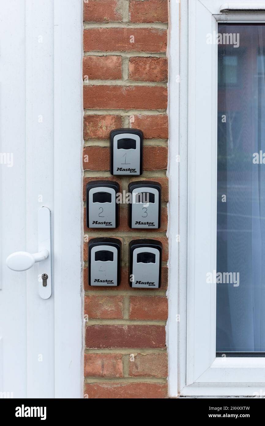 Coffrets à clés à l'entrée de la propriété, Epsom, Surrey, Royaume-Uni Banque D'Images