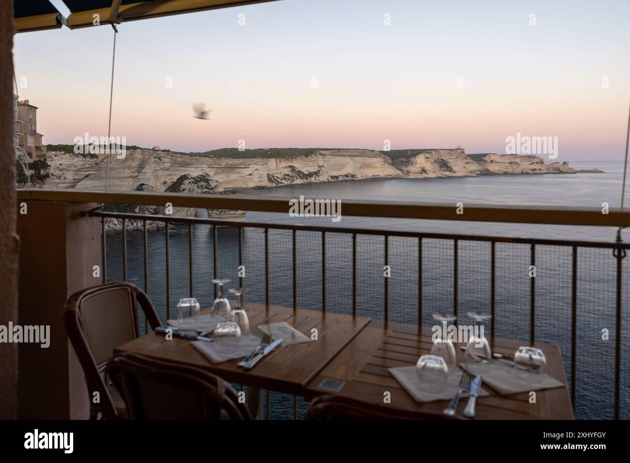 Restaurant Cliffside à Bonifacio, Corse France Banque D'Images