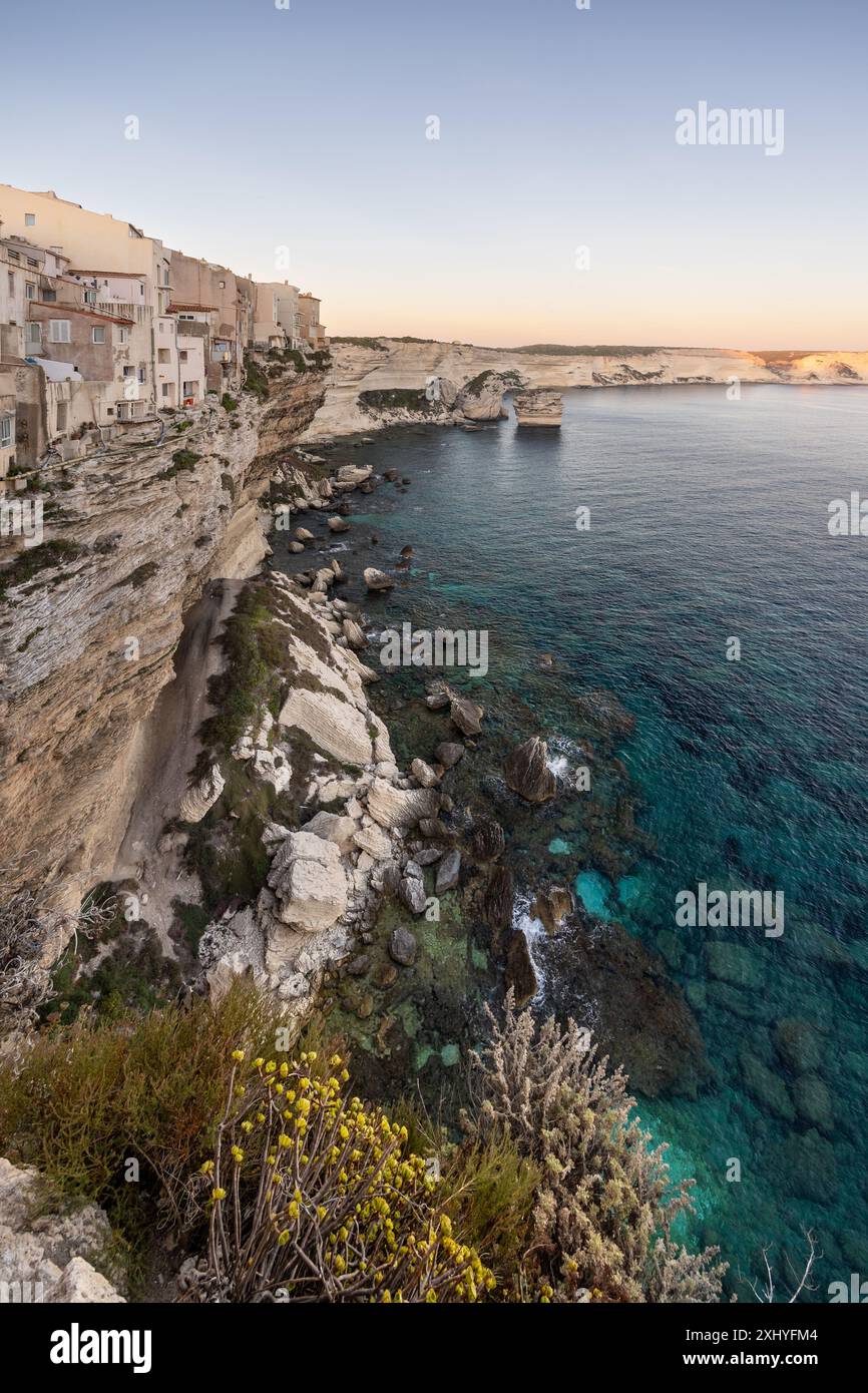 Bonifacio falaise village historique Corse France Banque D'Images