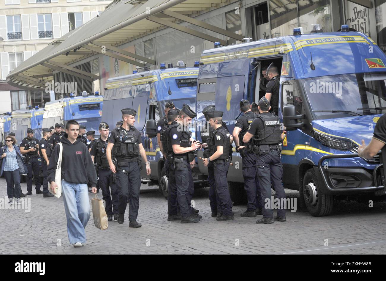 FRANCE. PARIS (75) 1ER ARRONDISSEMENT. ILE DE LA CITE. FORUM DES HALLES. GENDARMES Banque D'Images