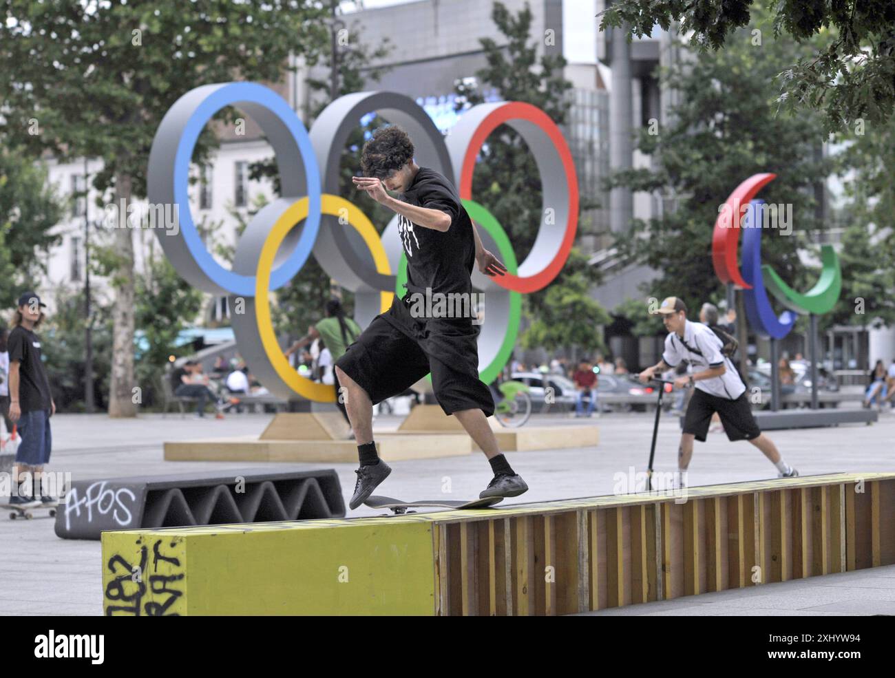 FRANCE. PARIS (75) 4E ARRONDISSEMENT. POUR LES JEUX OLYMPIQUES DE PARIS 2024, LES 5 ANNEAUX OLYMPIQUES SERONT ÉGALEMENT INSTALLÉS SUR LA PLACE DE LA BASTILLE Banque D'Images