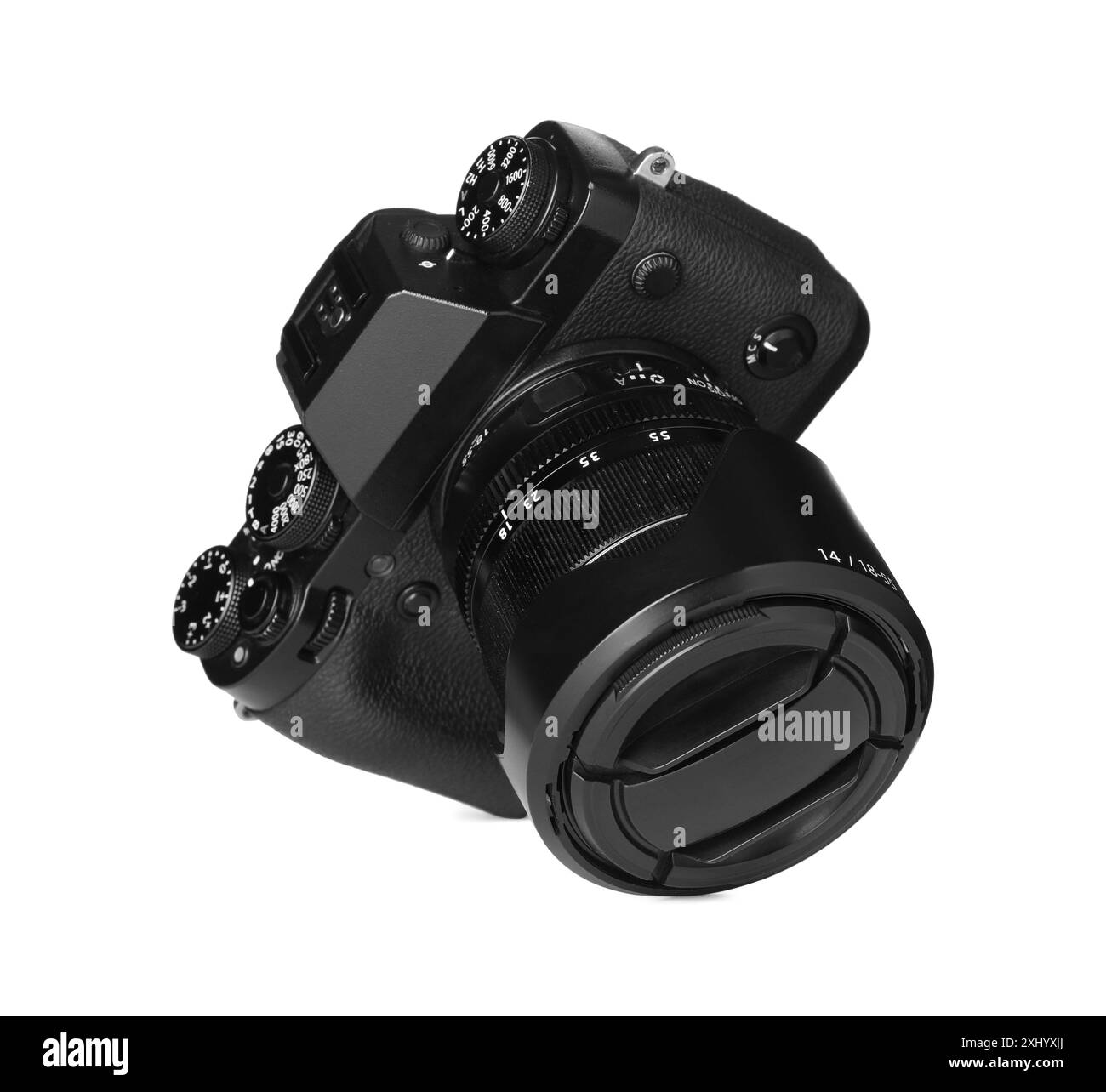 Appareil photo numérique moderne isolé sur blanc. Équipement de photographie Banque D'Images