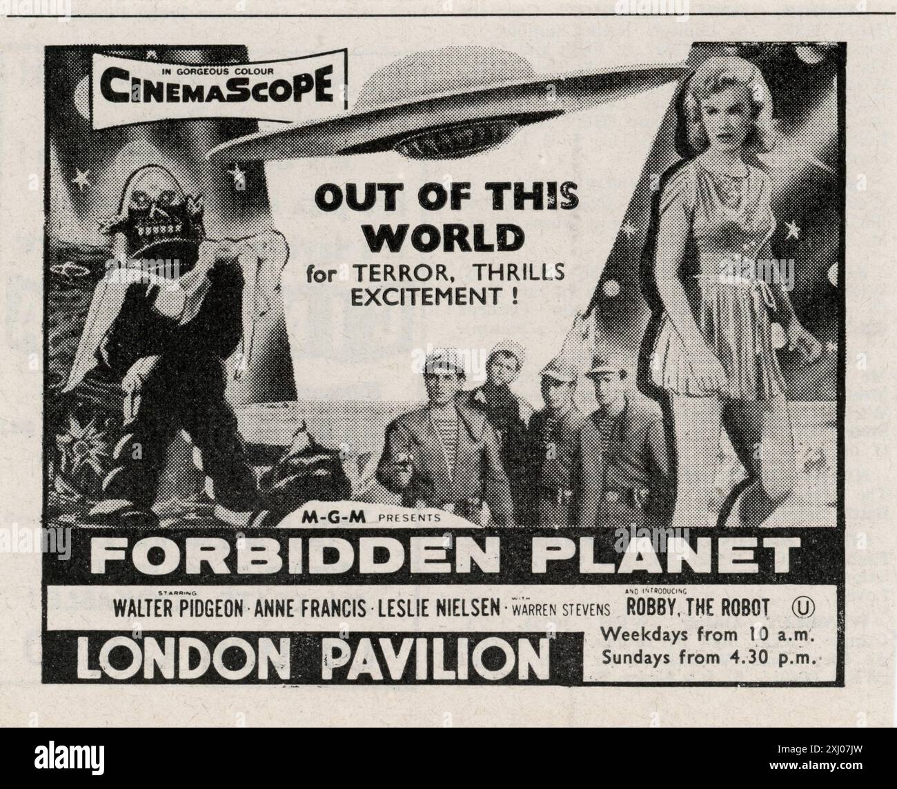 Publicité magazine pour London Pavilion Cinema, Londres montrant ANNE FRANCIS LESLIE NIELSEN et ROBBY LE ROBOT dans FORBIDDEN PLANET 1956 réalisateur FRED M. WILCOX Metro Goldwyn Mayer Banque D'Images