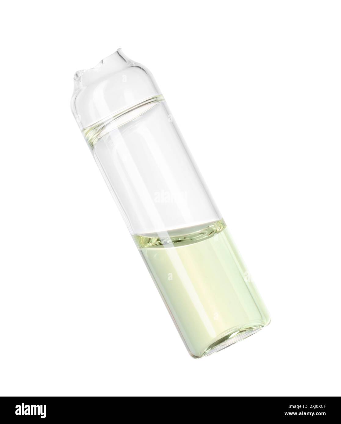 Ampoule en verre ouverte avec du liquide isolé sur blanc Banque D'Images