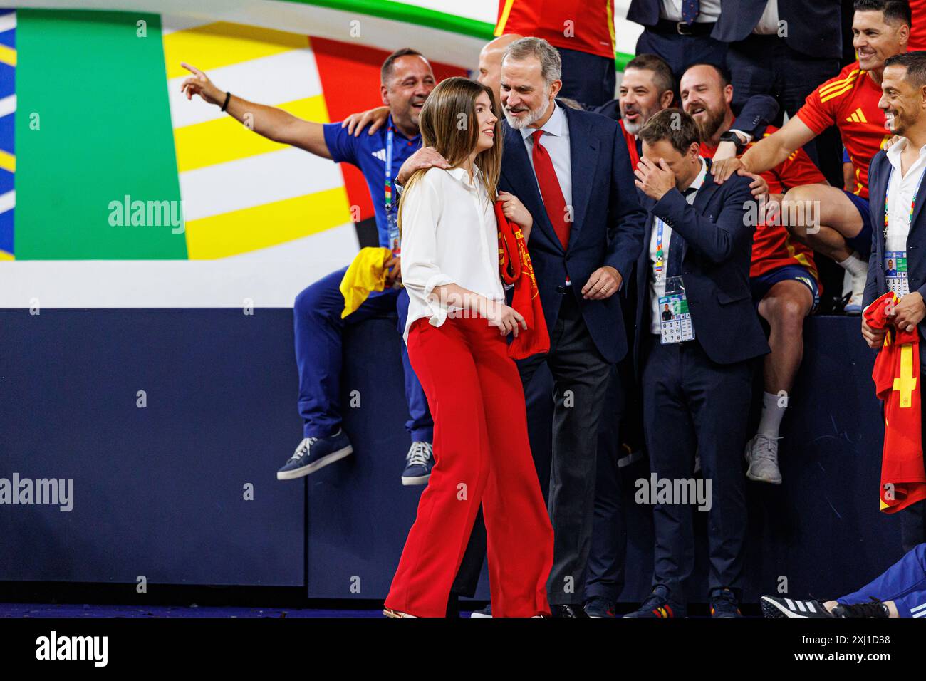Felipe VI d'Espagne vu avec sa fille Infanta Sofía d'Espagne lors du match final de l'UEFA Euro 2024 entre les équipes nationales d'Espagne et d'Angleterre à ol Banque D'Images
