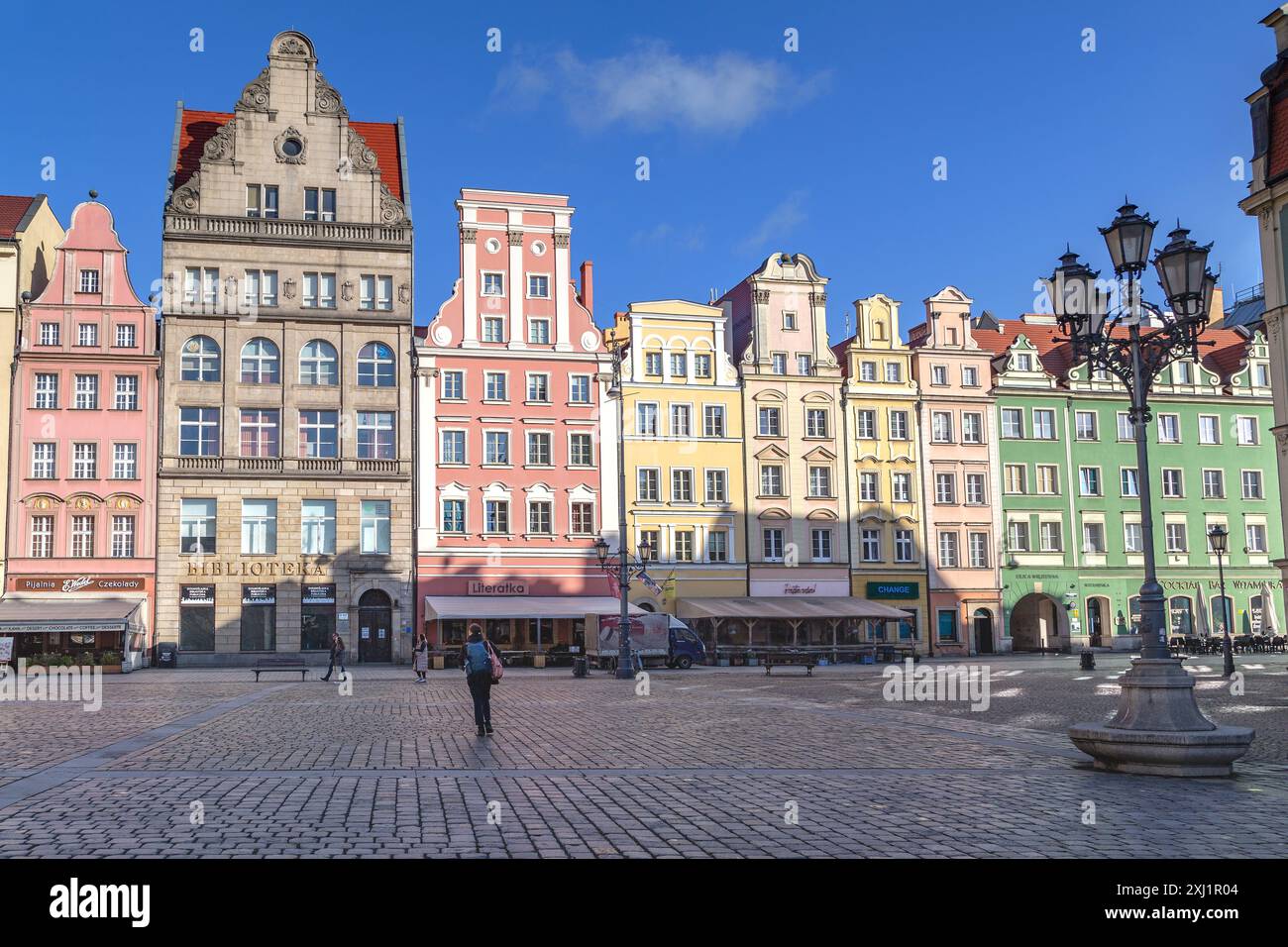 WROCLAW, POLOGNE - 4 NOVEMBRE 2023 : ce sont des maisons historiques sur la place du marché. Banque D'Images