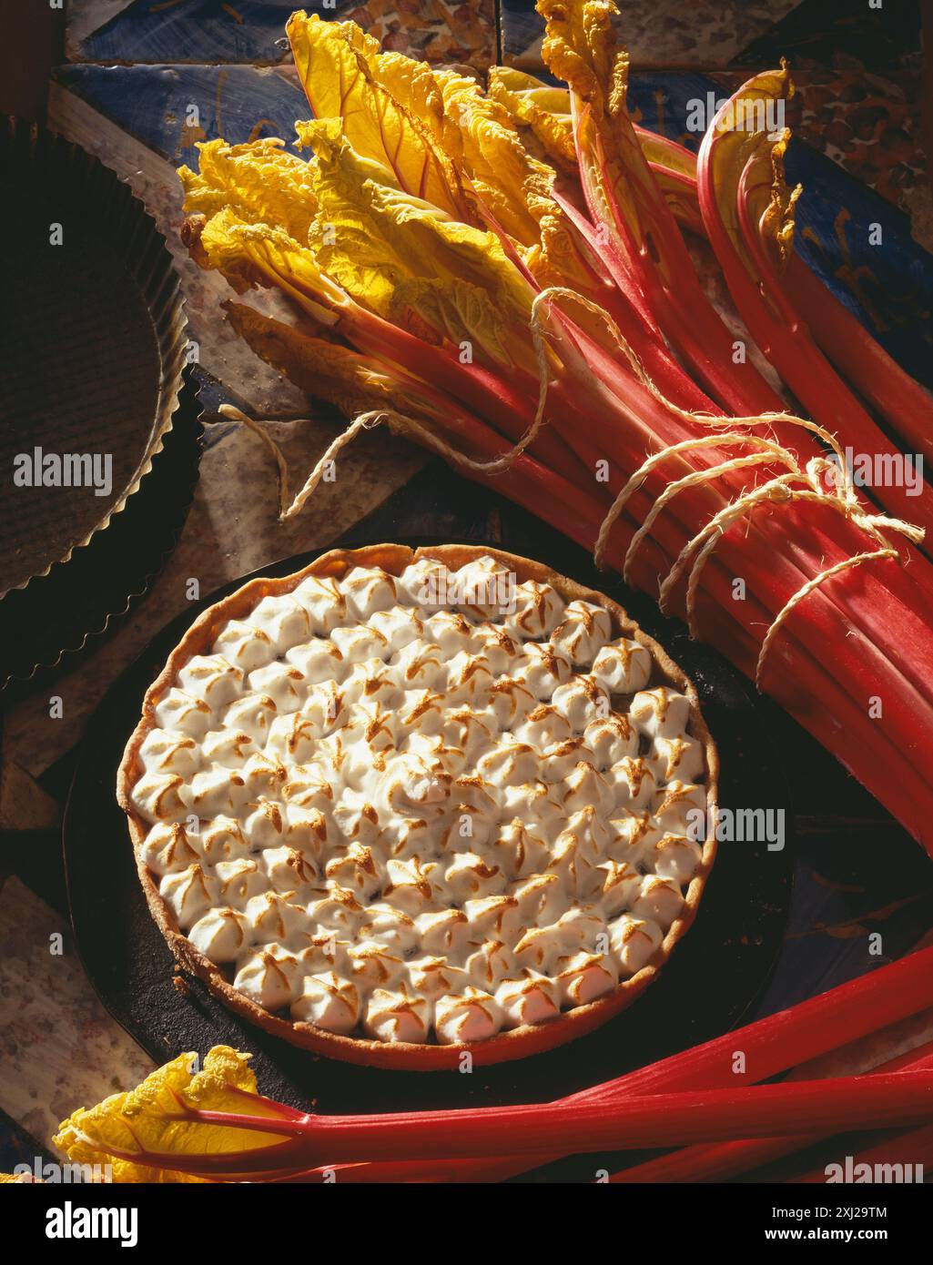 Rhubarbe meringue tarte(thème : mes desserts d'enfance) Banque D'Images